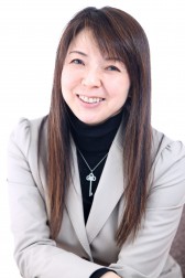 霜田里恵医師_私服